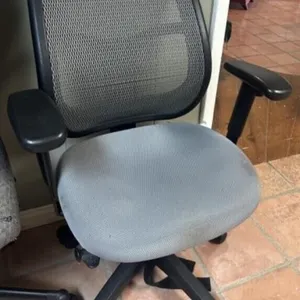(TX) Rolling Office Chair w/ Arms