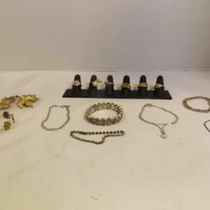 18 Jewelry Pieces; 7 Rings Sizes: 5, 6, 6½, 7¾