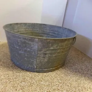 Vintage Galvanized Metal Wash Tub - 24½" Diameter
