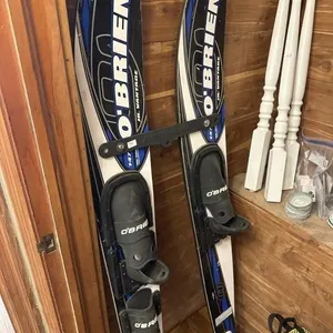 O�Brien skis
