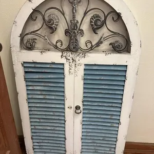 Outdoor wall decor 4 ft x 2ft approx  2 total
