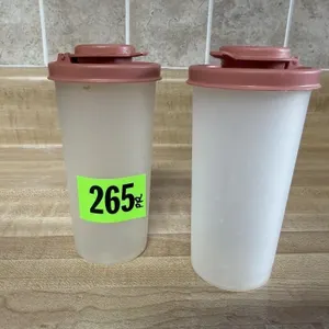 Tupperware salt & pepper shaker set
