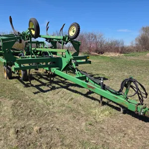 John Deere 680 Chisel Plow, 21’ – 21 Shank, Single Point Depth Control, 9.5L-15 Tires on 6 Bolt Rims