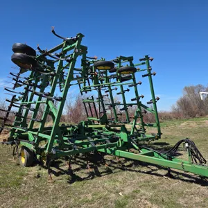John Deere 980 – 42’ Field Cultivator with 3 Bar Coil Tine Harrow, Rear Hitch with Plumbed Hydraulic