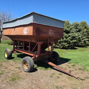Flow-EZ Model 300 Gravity Box on EZ Trail Running Gear, Extendable Hitch, 11L-15 Tires on 6 Bolt Rim