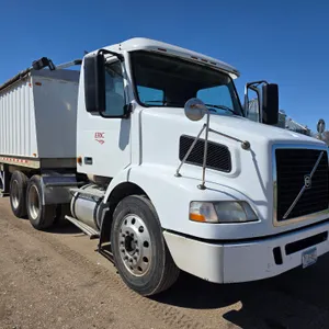 2008 Volvo Daycab Semi, 524,518 Miles, Eaton Fuller Pushbutton Automatic Transmission, D12 Engine, A