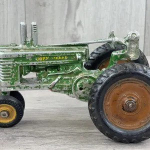 John Deere A NF, 1/16, Arcade Toys, Part Of Driver & Hitch Missing