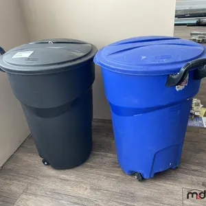 Garbage & Recycle Bins
 UNRESERVED