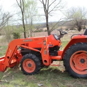 Kubota L3400 HST Utility Tractor w/LA463 Loader
