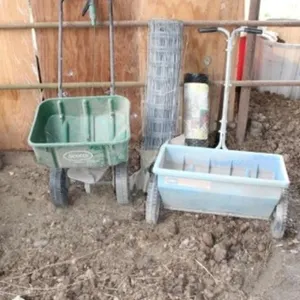 2 Lawn Seeders, Chicken Wire & Poultry Fence
