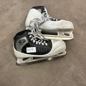 CCM 652 Super Tacks Hockey Skates, Size 3