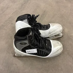 CCM 652 Super Tacks Hockey Skates, Size Undetermined
