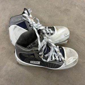 CCM 852 Super Tacks Hockey Skates, Size 8.5