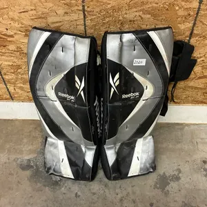 Reebok Sr 2K Hockey Goalie Pads, Size 30"