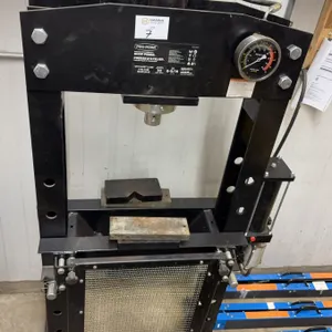 Pro‑Point 30‑Ton Pneumatic/Hydraulic Shop Press