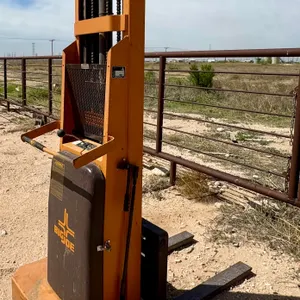 BIG JOE 2024-T12 2000 LB ELECTRIC STRADDLE STACKER LIFT SN: 325674