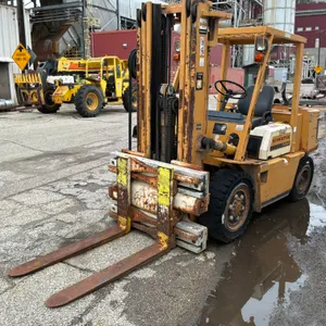 KOMATSU FG40ZT-4 5570 LBS PNEUMATIC TIRE FORKLIFT SN: 110744A