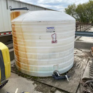 1000 GALLON TANK
