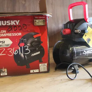 HUSKY 3 GALLON AIR COMPRESSOR