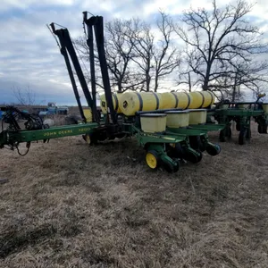 John Deere 7200 MaxEmerge 12 Row Crop Planter with Fertilizer Hoppers 3pth, 30" Spacing