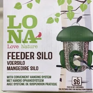 Bird feeder silo