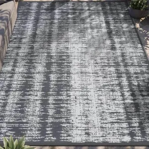 New outdoor rug 6 x 9