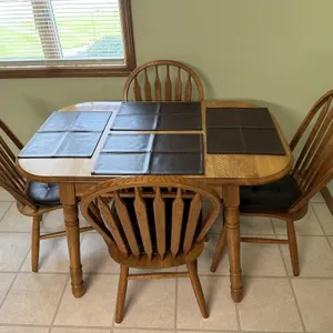 Dropleaf Table 30x3030 plus 9 Inch Leafs, 4 Chairs