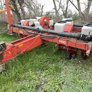 White 5100 skip row planter