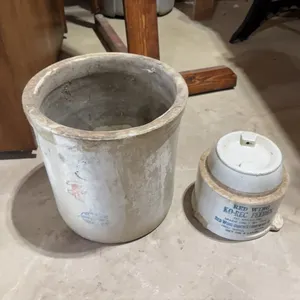 Red Wing 3 Gallon Crock & Feeder