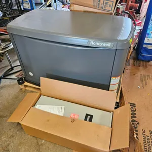 NEW Honeywell Back Up Generator, Model G00723510, Serial 3016413289, Nat. Gas or LP, Honeywell HX Automatic Transfer Switch