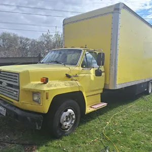 1989 Ford F450 Custom Cab 2-Axle Box Truck