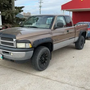 Safetied 2001 Dodge Ram 1500 4x4 5.9 Magnum 192,000km