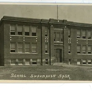 Vintage RPPC – Strathcona School, Shaunavon Sask.