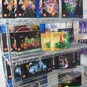 LARGE LOT WITH 21 ASSORTED NEW LEGO SETS MOSTLY