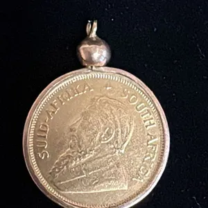 APPROX 14K PENDANT SET WITH 1984 1/10OZ GOLD KRUGERRAND (3.8G)