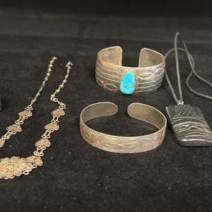 MISC JEWELRY (65.3G SILVER & 20.7G ARGILLITE CONTENT)