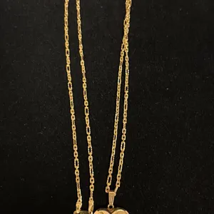 APPROX 10K CHAIN (23") WITH APPROX 10K HEART PENDANT (8.7G)