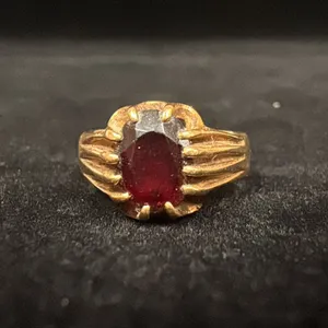 APPROX 14K MENS PINKY RING SET WITH GARNET (5.3G)