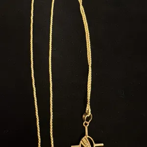 APPROX 10K CHAIN (18") WITH APPROX 10K CROSS PENDANT (3.3G)