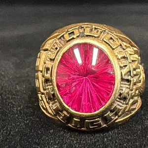 APPROX 10K MENS SCHOOL RING SET WITH RED STONE (15.3G)