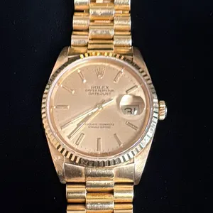 APPROX 18K ROLEX OYSTER PERPETUAL DATE MENS WRISTWATCH,