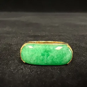 APPROX 18K LADIES RING SET WITH JADEITE (8.9G)
