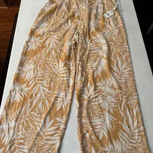 Dex Multi Pant- Tan Floran, Size XL, $80