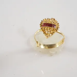 22k Yellow Gold Ring w/Red Stone