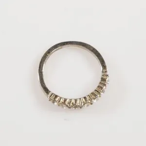 White Metal Ring w/Clear Stones