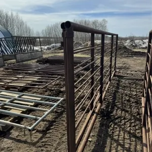 16ft Freestanding Panel w/ 8ft Gate