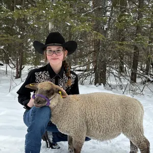 Zoey Hagman w/ Sheep Nugget-Anselmo Willing Workers 4-H Multi Club