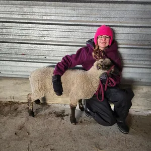 Ella Nelson w/ Sheep Matt-Anselmo Willing Workers 4-H Multi Club