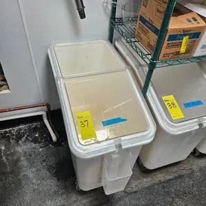 Cambro Plastic Food Storage Bin