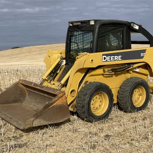 2006 JOHN DEERE 317 Skid Steer w/ 5 Ft. Bucket, ONLY 769 Hours, 61 HP., Shedded